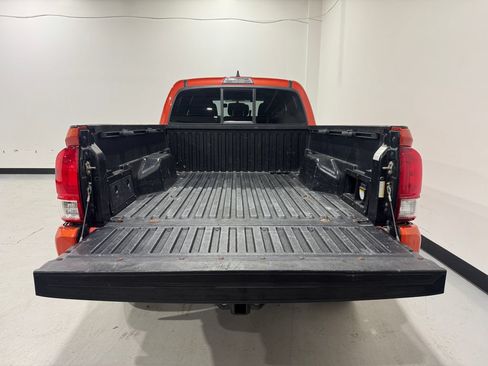 Used 2016 Toyota Tacoma TRD Sport AWD/4WD image 27