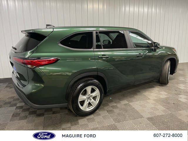Used 2023 Toyota Highlander L FWD image 3