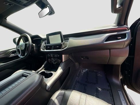 Used 2022 Chevrolet Suburban RST w/ Sport Performance Package image 32