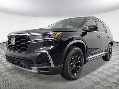 New 2025 Honda Pilot Touring image 7