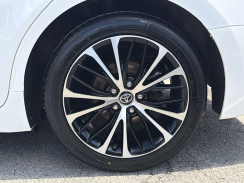 Used 2018 Toyota Camry SE image 37