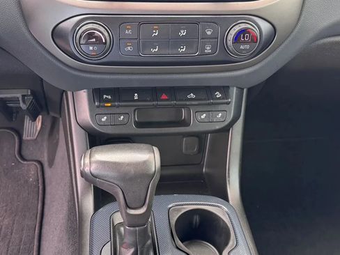 Used 2019 Chevrolet Colorado Z71 w/ Z71 Midnight Edition image 13