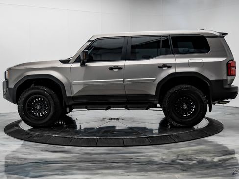 Used 2024 Toyota Land Cruiser image 5