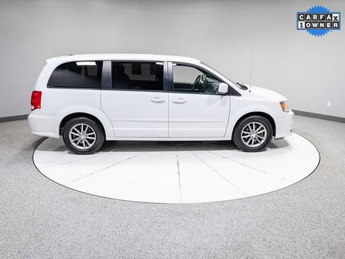 Used 2016 Dodge Grand Caravan SE image 26