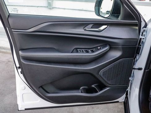 New 2025 Jeep Grand Cherokee Laredo X w/ Luxury Tech Group I image 22