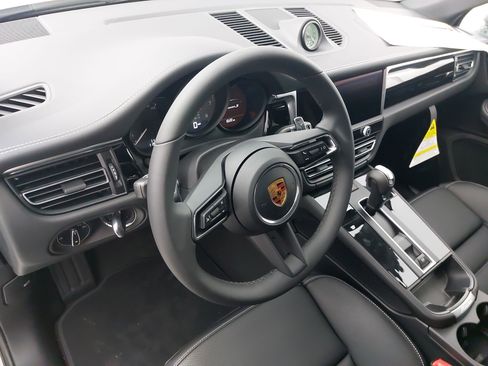 New 2026 Porsche Macan S image 18