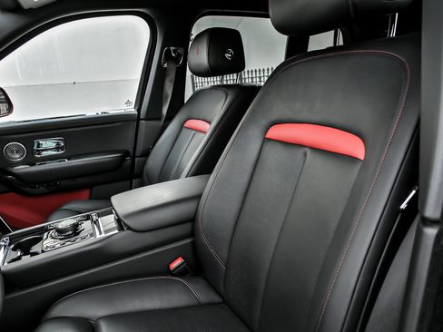 Used 2021 Rolls-Royce Cullinan Black Badge AWD/4WD image 24