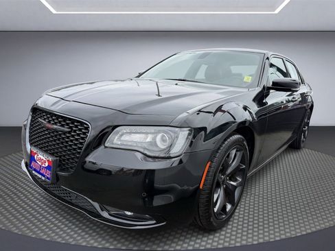 Used 2023 Chrysler 300 S image 2
