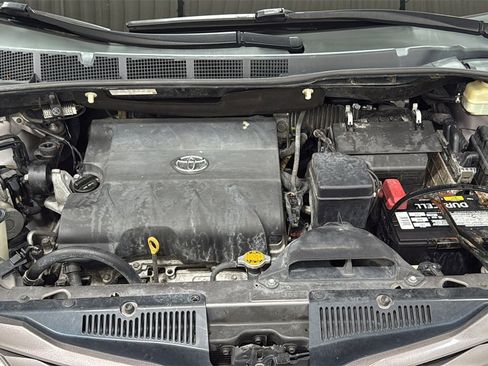 Used 2016 Toyota Sienna LE image 26