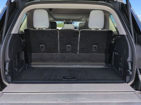 Used 2025 Ford Expedition Platinum AWD/4WD image 13