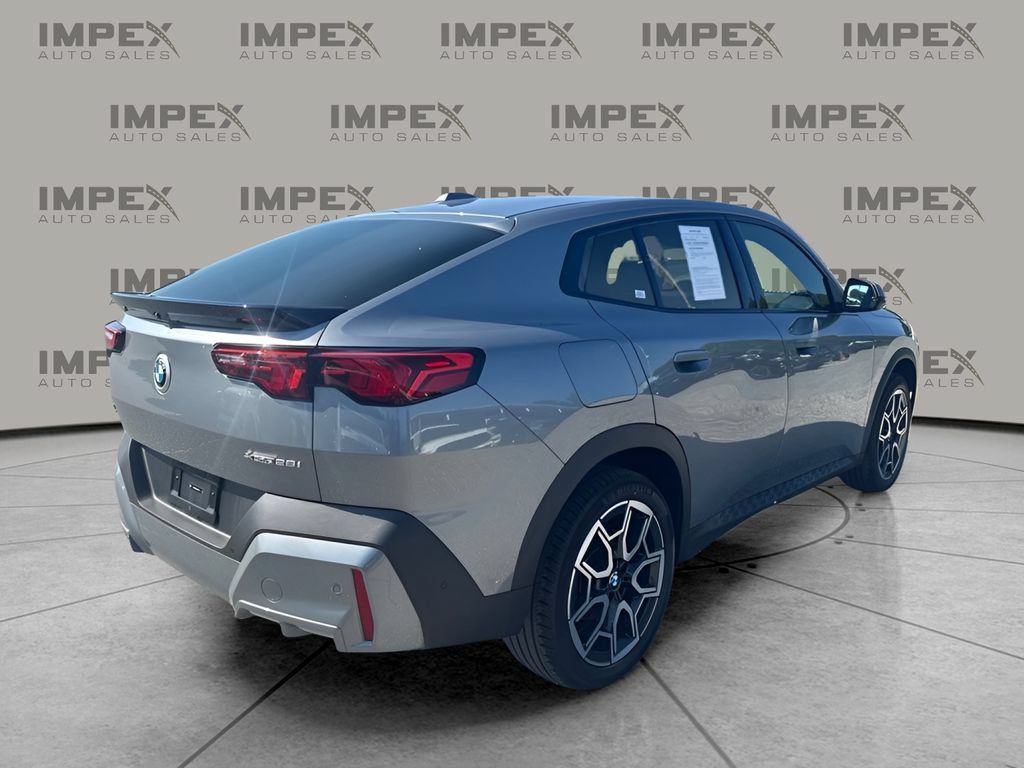 Used 2025 BMW X2 xDrive28i AWD/4WD image 5