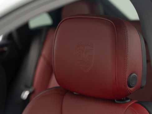 Certified 2026 Porsche Macan AWD/4WD image 19