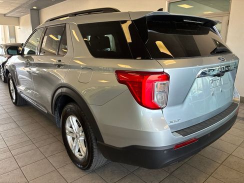 Used 2023 Ford Explorer XLT AWD/4WD image 3