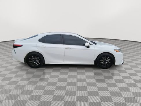 Used 2020 Toyota Camry SE image 9