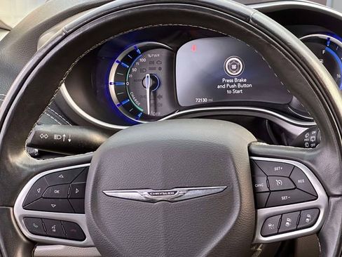 Used 2022 Chrysler Pacifica Touring-L w/ Uconnect Theater Family Group FWD image 20