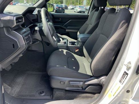 Certified 2025 Toyota 4Runner SR5 AWD/4WD image 12