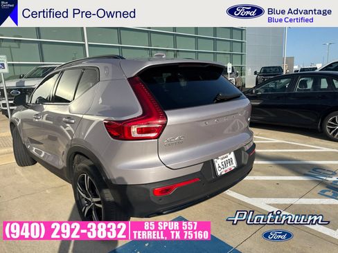 Used 2026 Volvo XC40 B4 Core w/ Climate Package FWD image 8