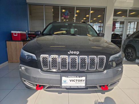 Used 2019 Jeep Cherokee Trailhawk w/ Comfort & Convenience Group AWD/4WD image 2
