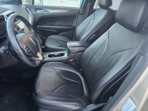 Used 2017 Lincoln MKC Premiere FWD image 10