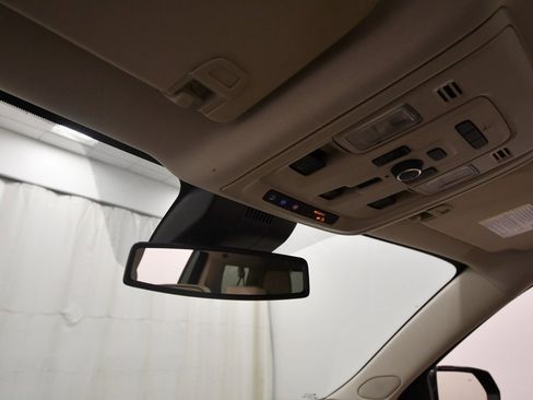 Used 2024 GMC Yukon XL Denali image 28