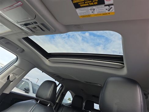 Used 2024 Toyota Highlander LE image 32