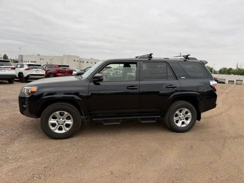 Used 2019 Toyota 4Runner SR5 AWD/4WD image 2