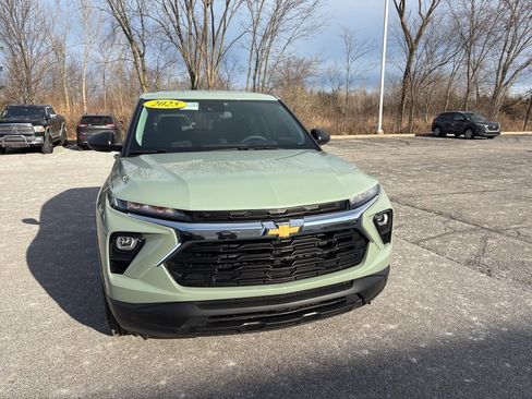 Used 2025 Chevrolet TrailBlazer LS w/ LS Convenience Package image 2