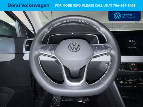 Used 2025 Volkswagen Taos SE FWD image 15