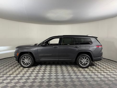 Used 2024 Jeep Grand Cherokee L Summit w/ Luxury Tech Group V AWD/4WD image 11