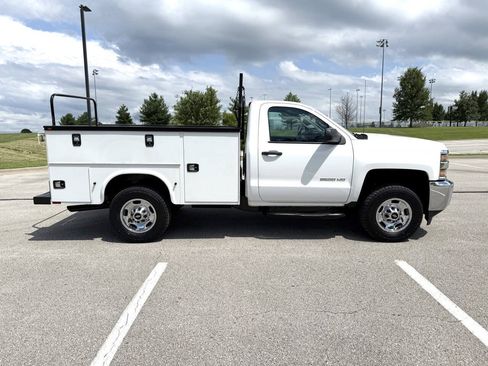 Used 2016 Chevrolet Silverado 2500 W/T AWD/4WD image 4