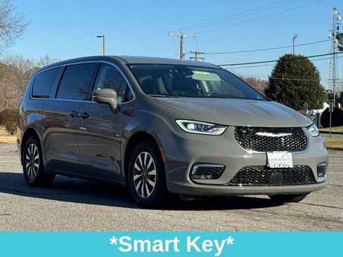 Used 2022 Chrysler Pacifica Touring-L image 12