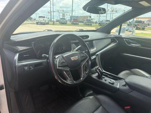Used 2020 Cadillac XT5 Premium Luxury FWD image 9