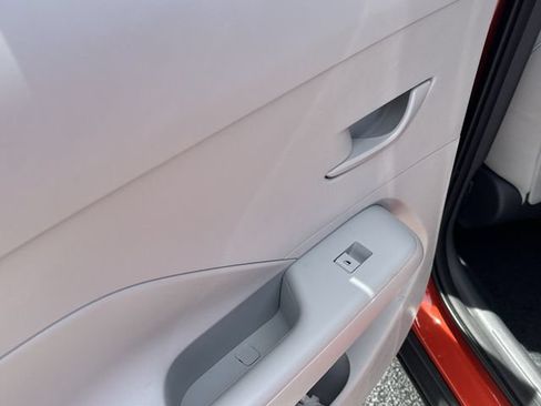 Used 2025 Hyundai Kona SEL FWD image 12