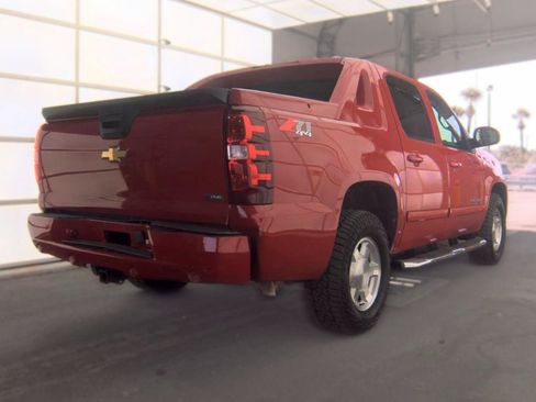 Used 2008 Chevrolet Avalanche LT w/ Convenience Package #1 AWD/4WD image 4