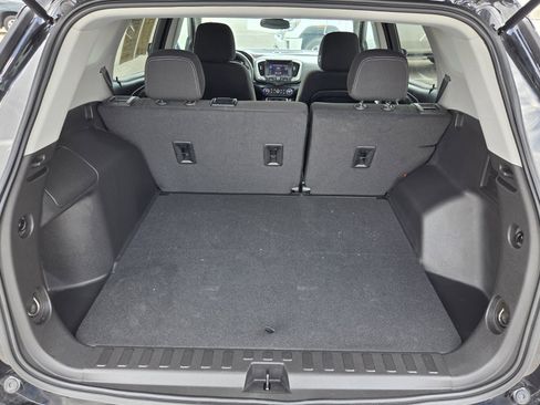 Used 2024 GMC Terrain SLE w/ Driver Convenience Package FWD image 8
