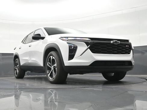 Used 2024 Chevrolet Trax RS FWD image 31