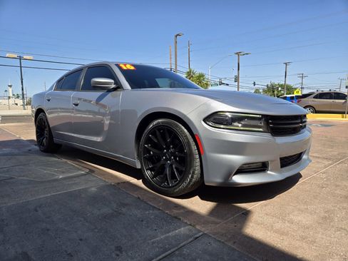 Used 2016 Dodge Charger SXT image 4