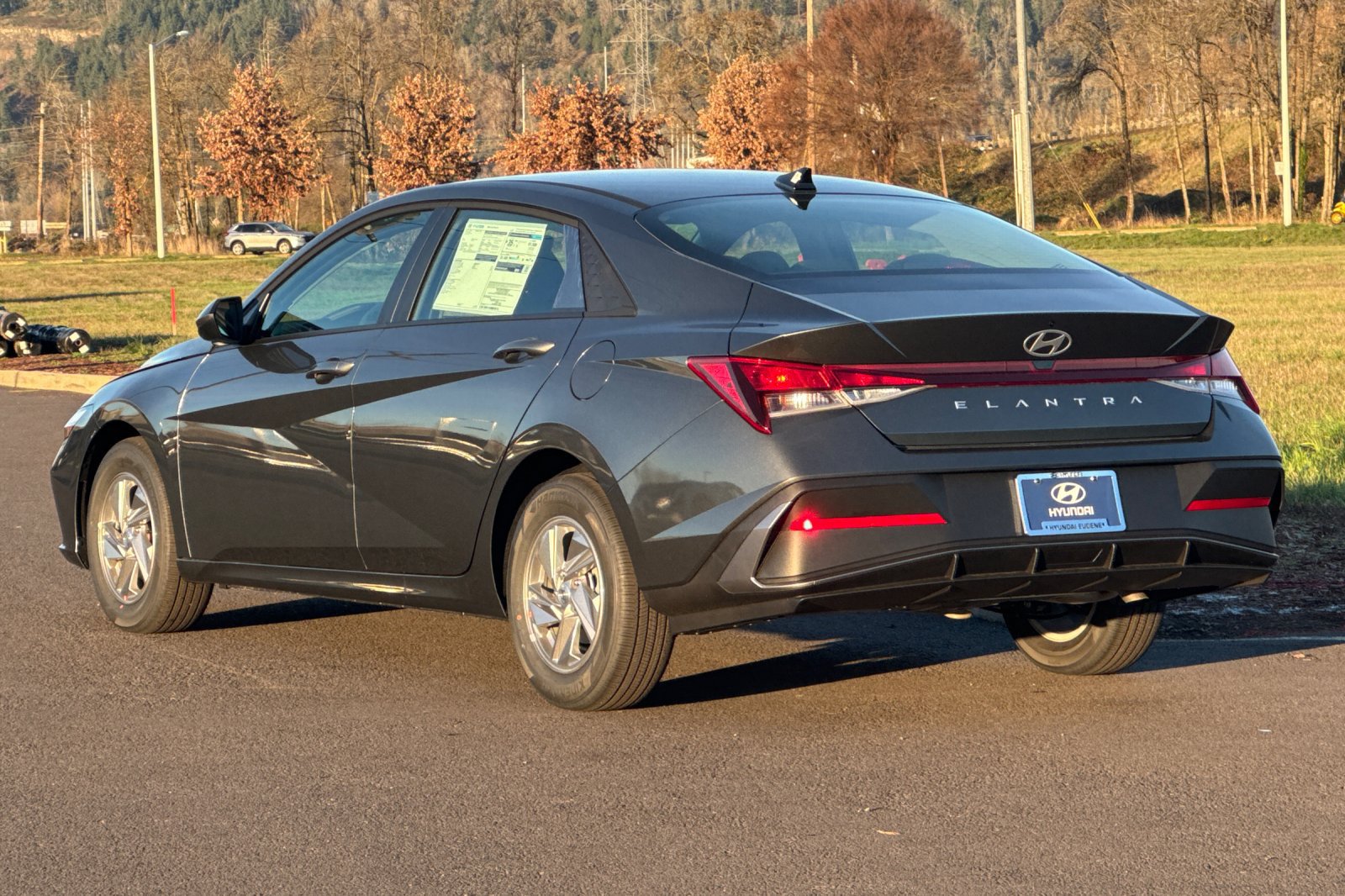 Used 2026 Hyundai Elantra SE FWD image 5
