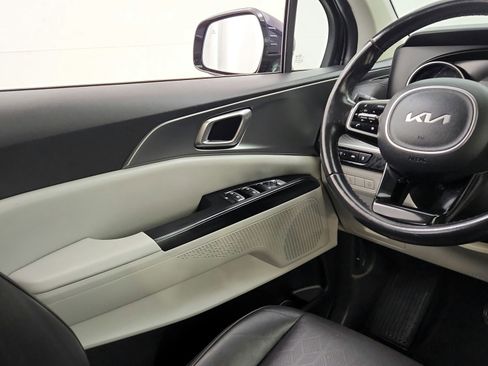 Used 2022 Kia Carnival LX FWD image 12