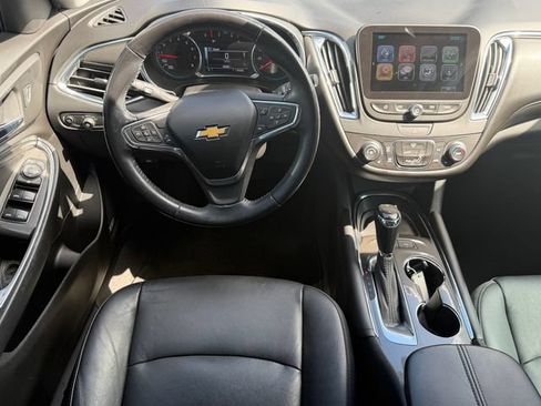 Used 2018 Chevrolet Malibu LT w/ Leather Package FWD image 16