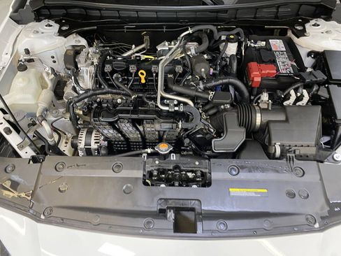 Used 2025 Nissan Altima 2.5 SV FWD image 10