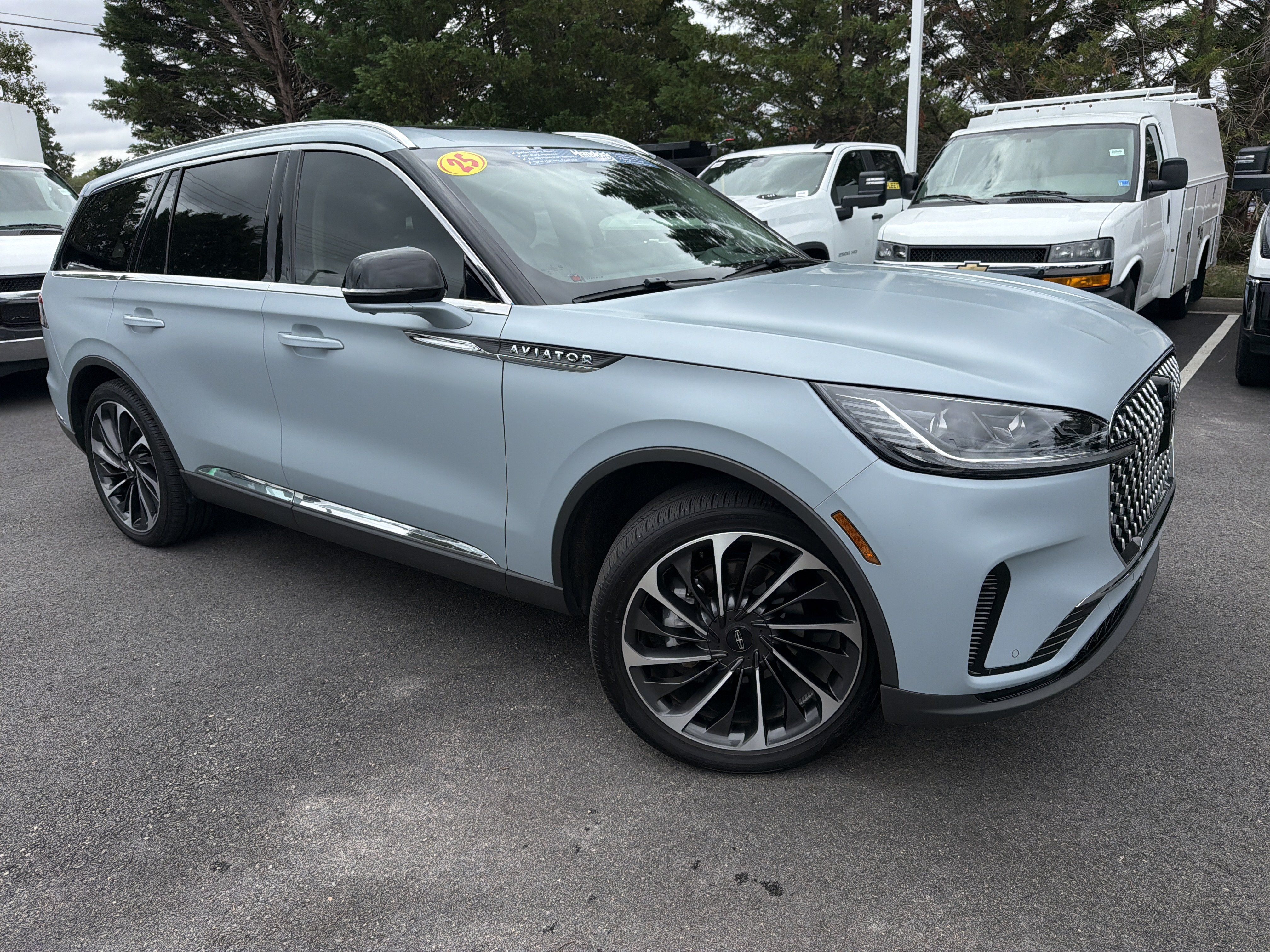Used 2025 Lincoln Aviator Reserve w/ Equipment Group 201A AWD/4WD image 2