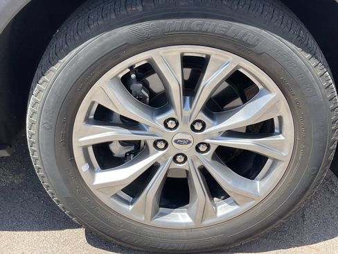 Used 2024 Ford Explorer Limited AWD/4WD image 4