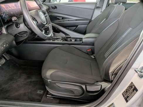 Used 2025 Hyundai Elantra SEL FWD image 11