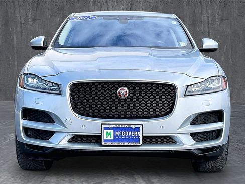 Used 2017 Jaguar F-PACE Prestige image 2