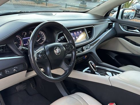 Used 2021 Buick Enclave Essence image 11