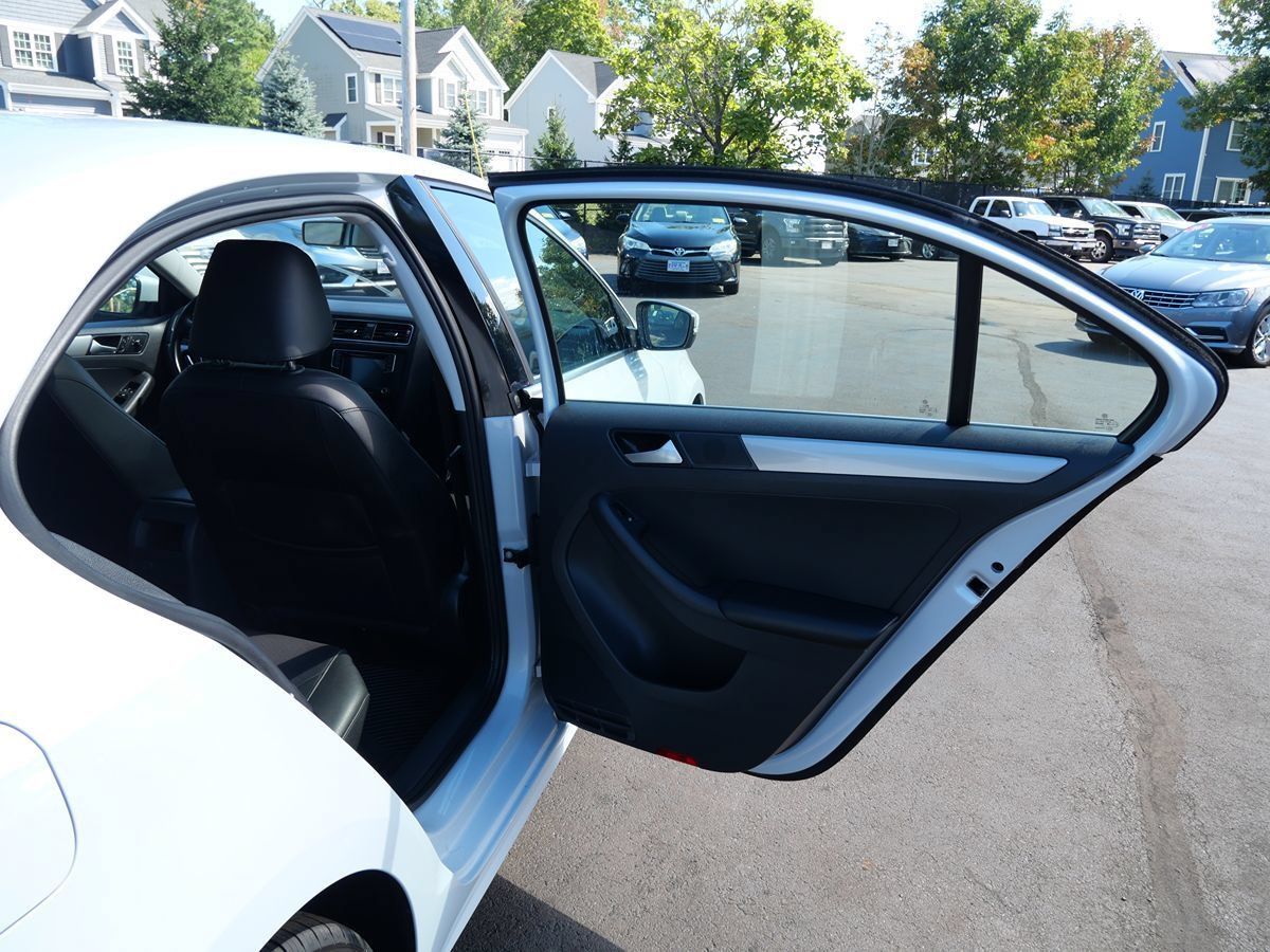 Used 2018 Volkswagen Jetta SE FWD image 30