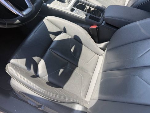 Used 2020 Audi Q3 2.0T Premium AWD/4WD image 16