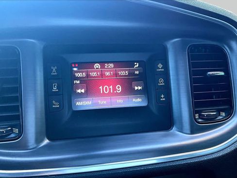 Used 2017 Dodge Charger SE w/ Blacktop Package RWD image 26