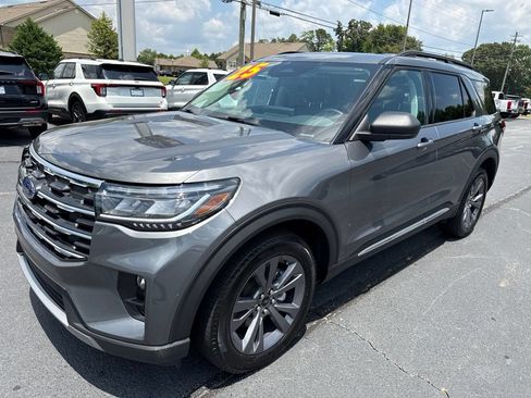 Used 2025 Ford Explorer Active w/ Active Comfort Package AWD/4WD image 4